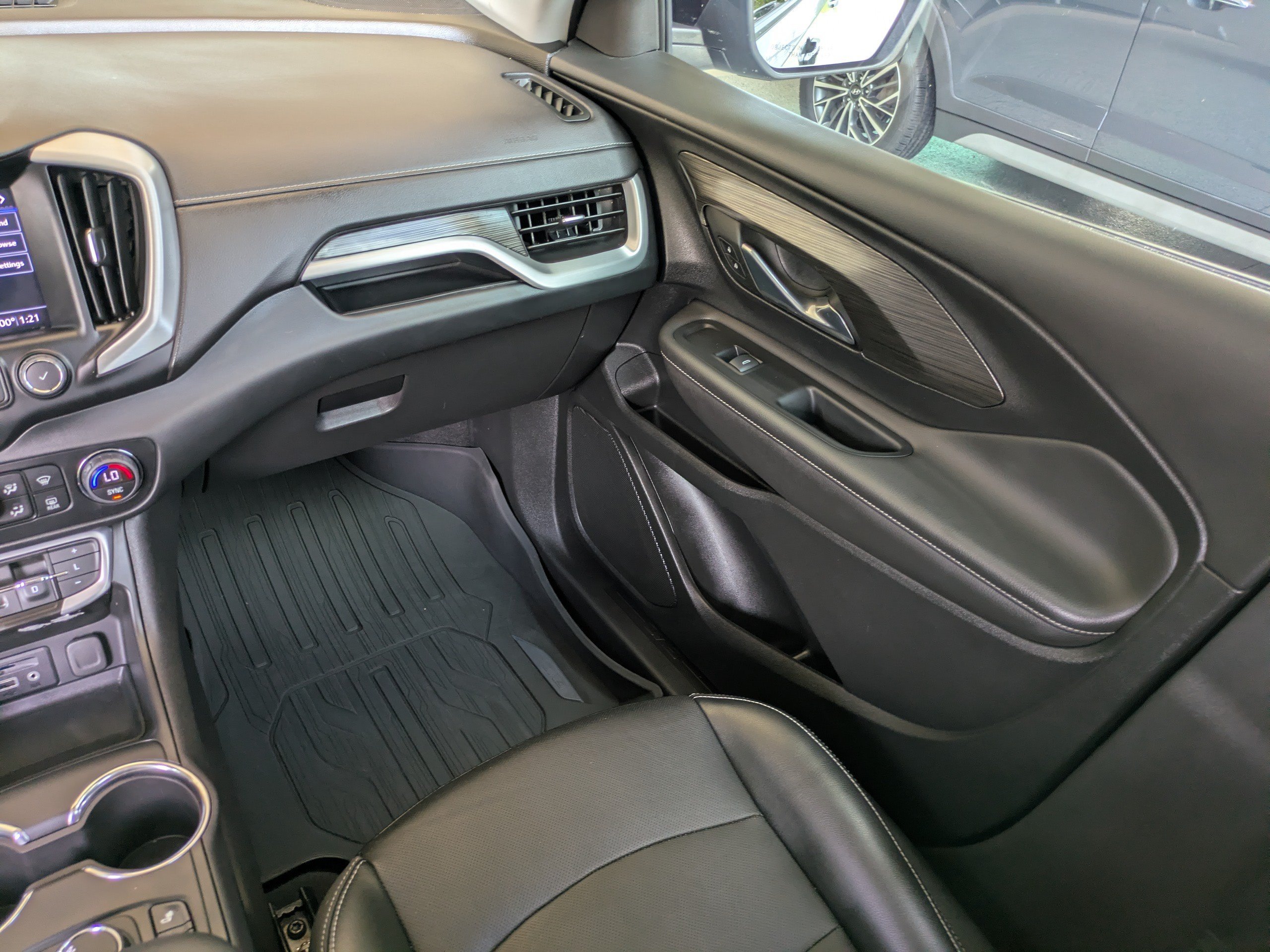 2023 GMC Terrain SLT - Photo 16