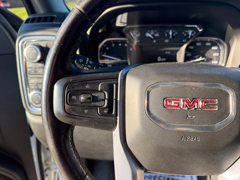 Used 2021 SUMMIT WHITE GMC Elevation image 28