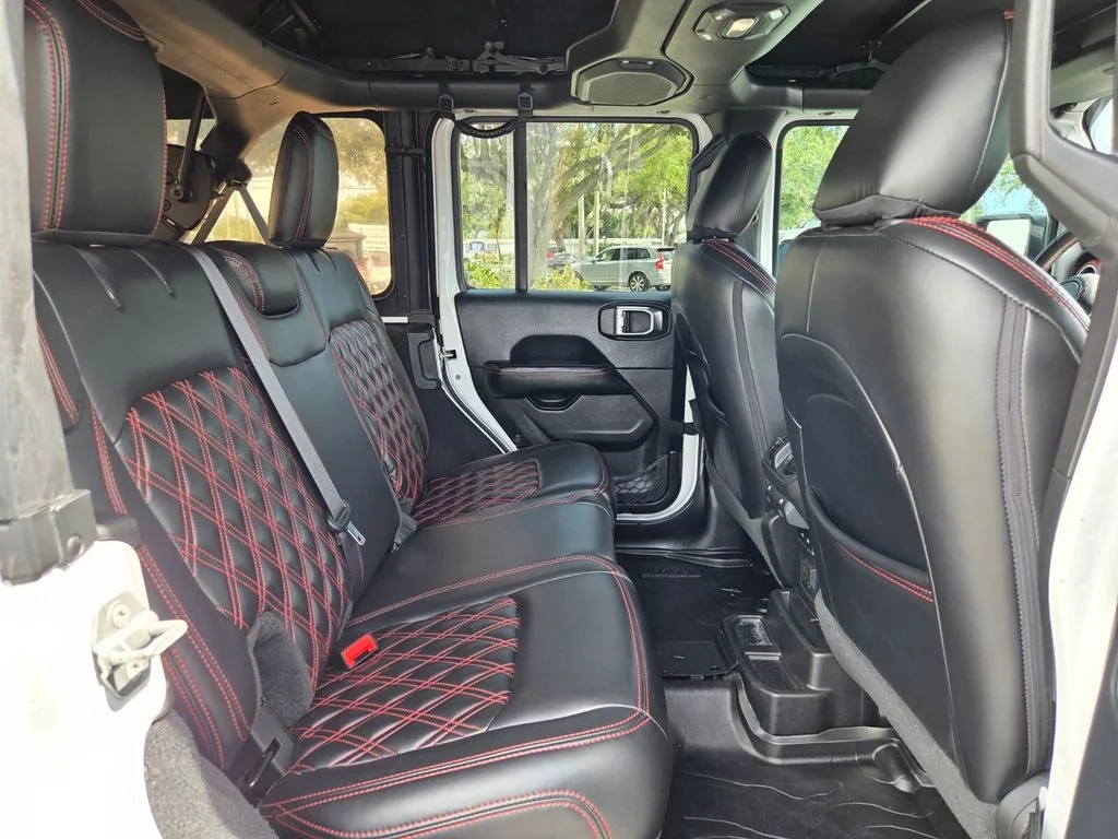 Used 2018 White Jeep Unlimited Rubicon image 21