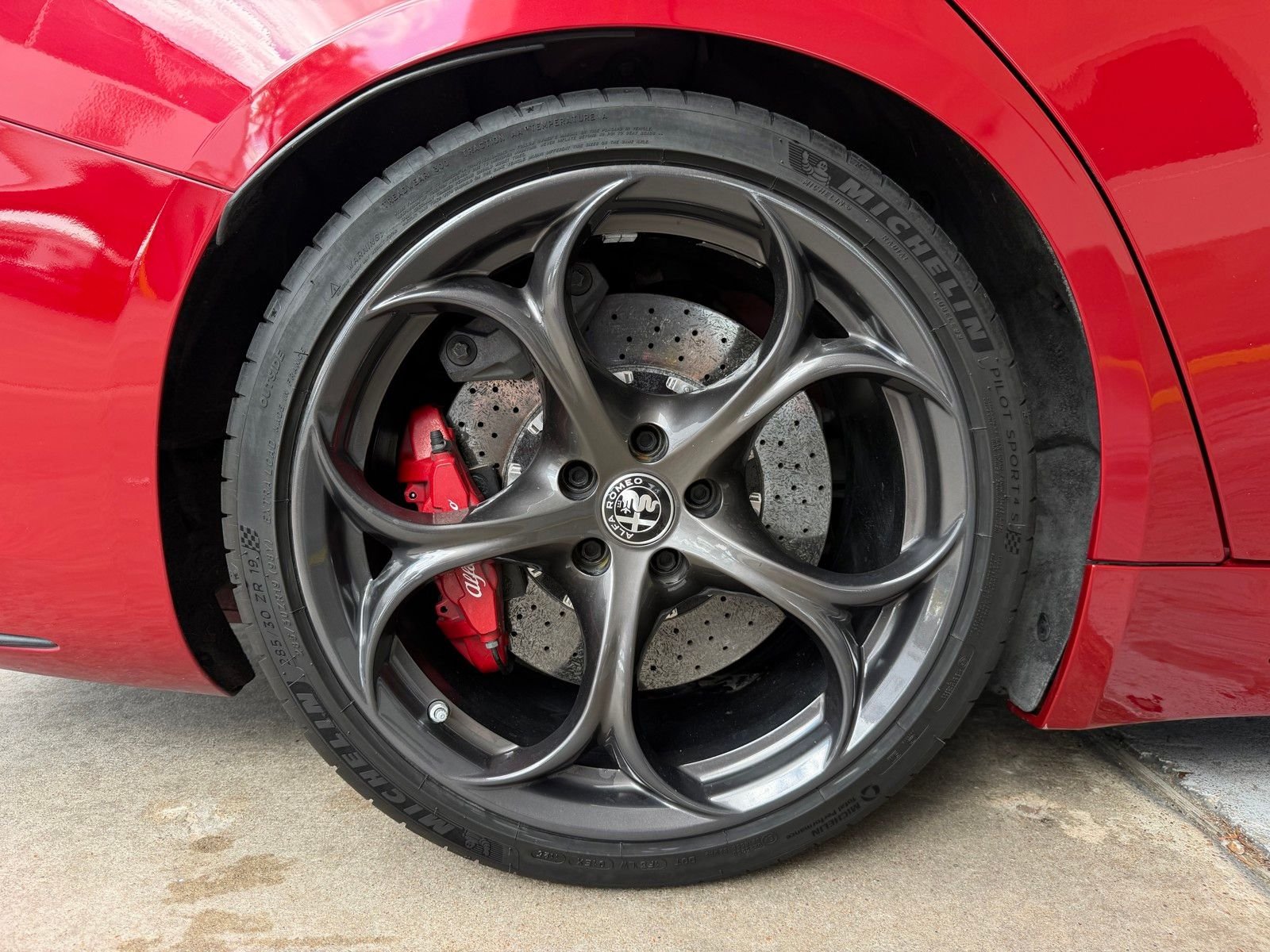 Used 2017  Alfa Romeo Quadrifoglio image 21