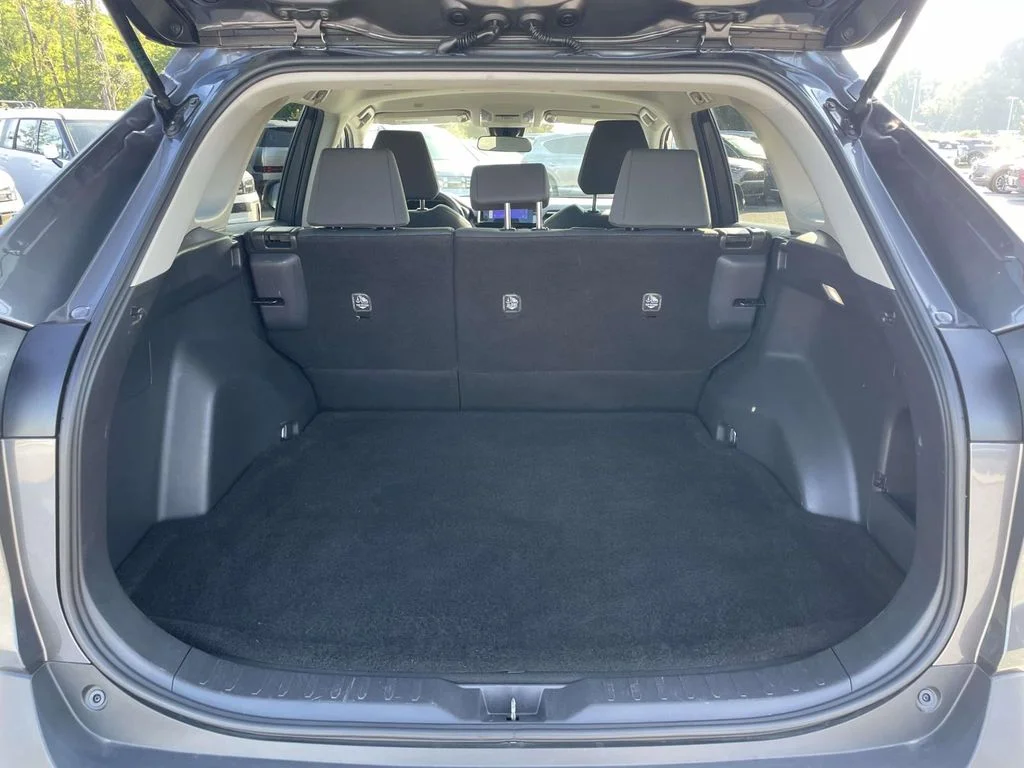 2025 Toyota RAV4 XLE - Photo 30