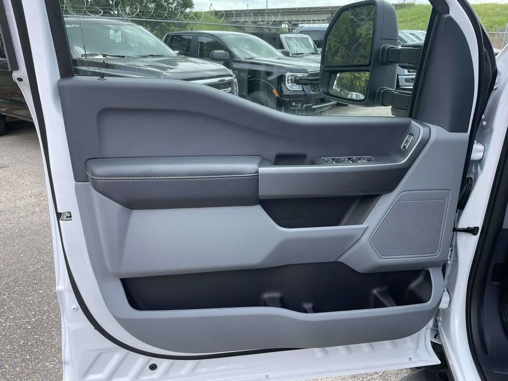 New 2026 Oxford White Ford XLT image 15