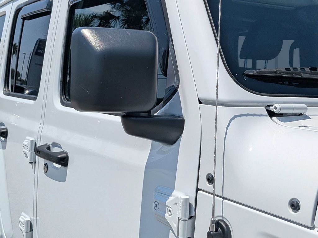 Used 2021 White Jeep Unlimited Sahara image 14
