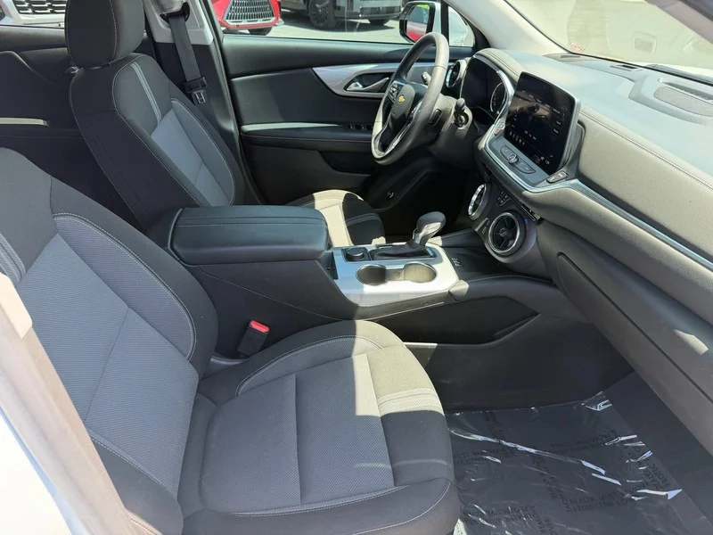 Used 2024 Summit White Chevrolet 2LT image 18