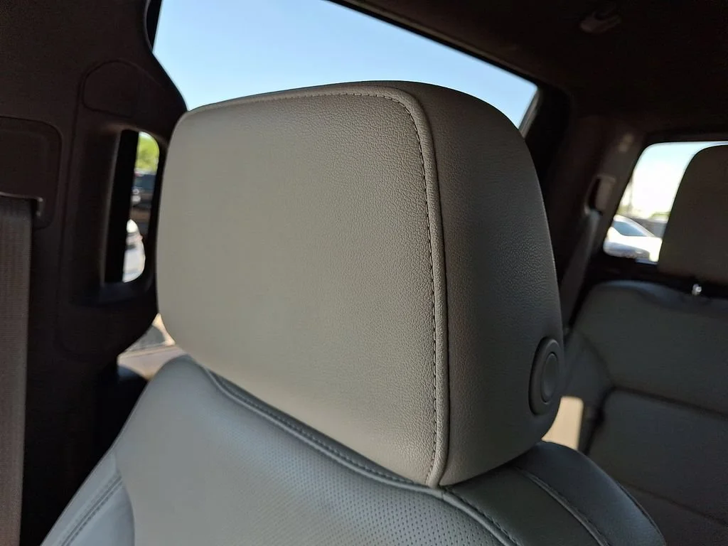 Used 2020 Carbon Black Metallic GMC SLT image 18