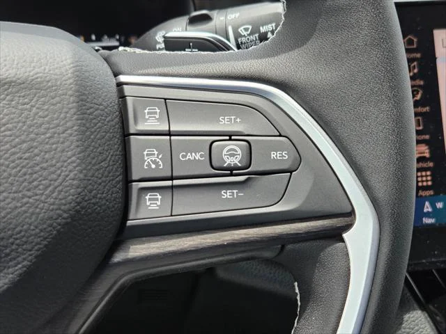 New 2026 Silver Zynith Exterior Paint Jeep Altitude image 17
