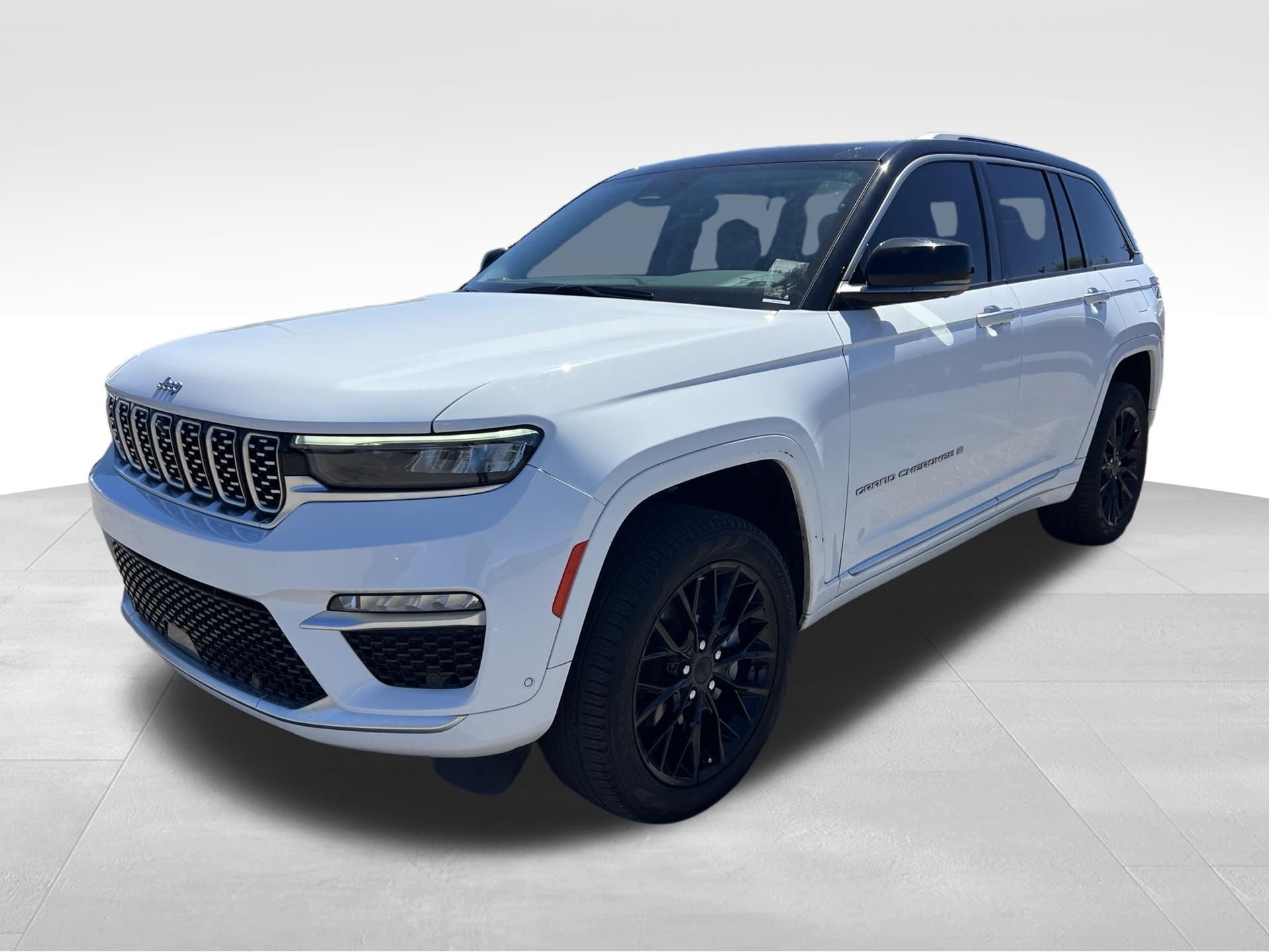 Used 2023 White Jeep Summit image 9