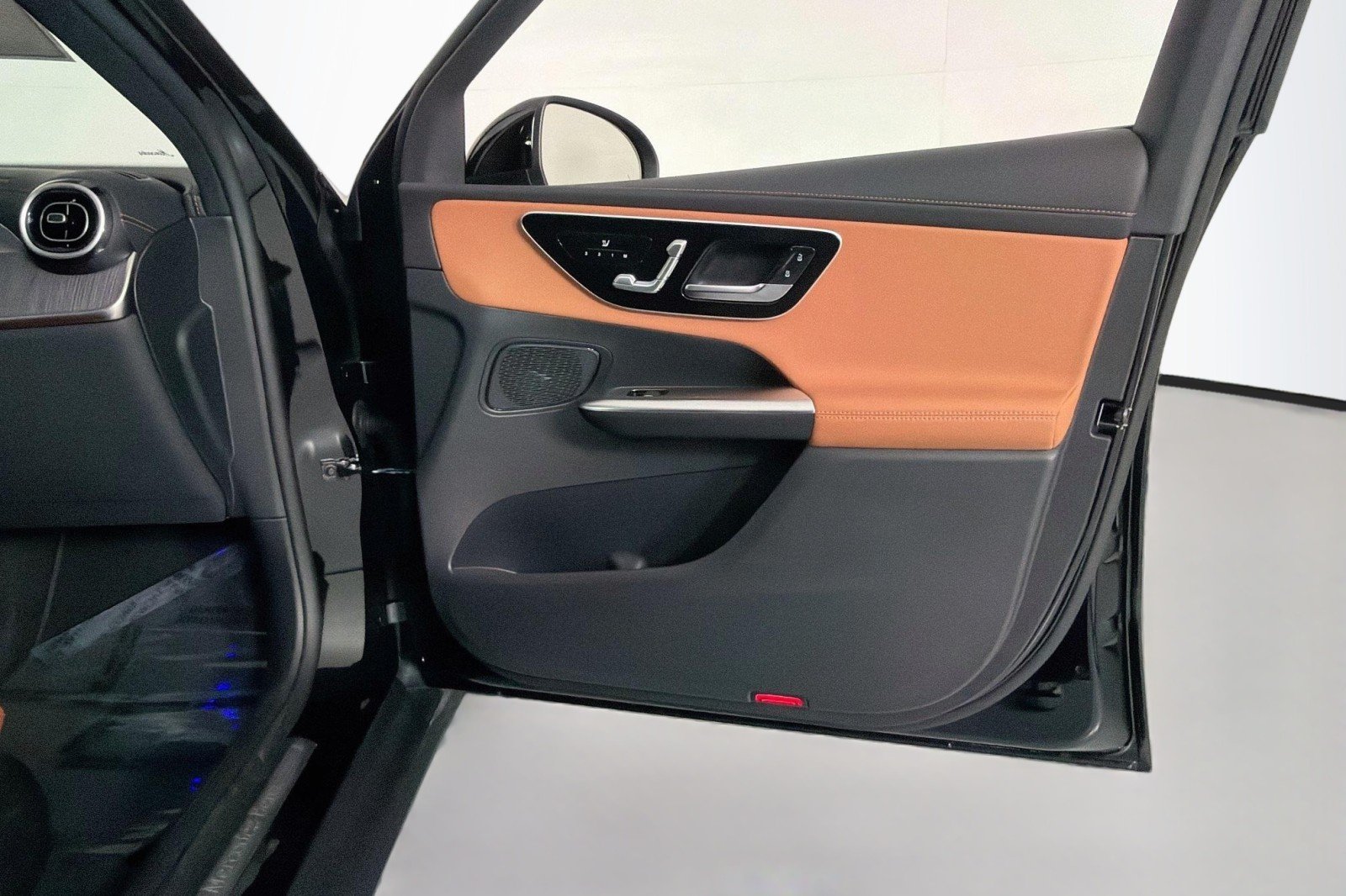 New 2027 Black Mercedes-Benz GLC 300 SUV image 23