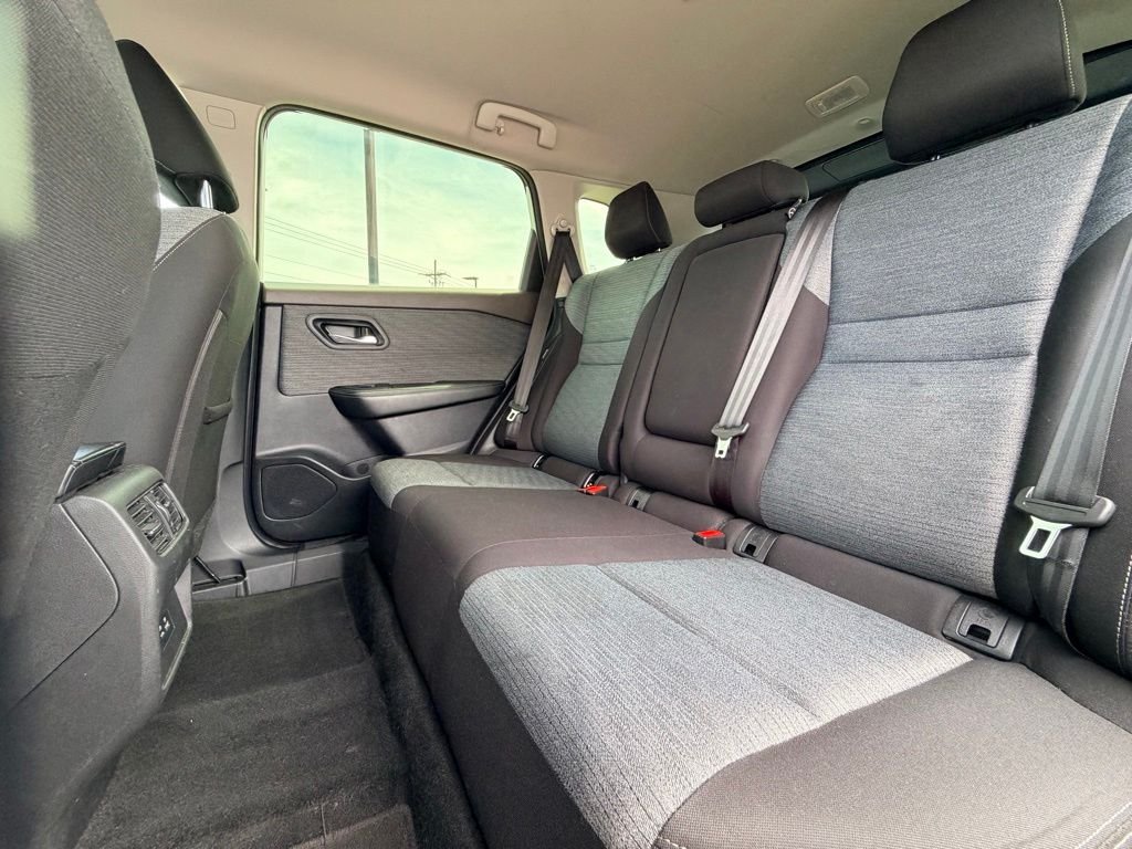 Used 2023 Silver Nissan SV image 16