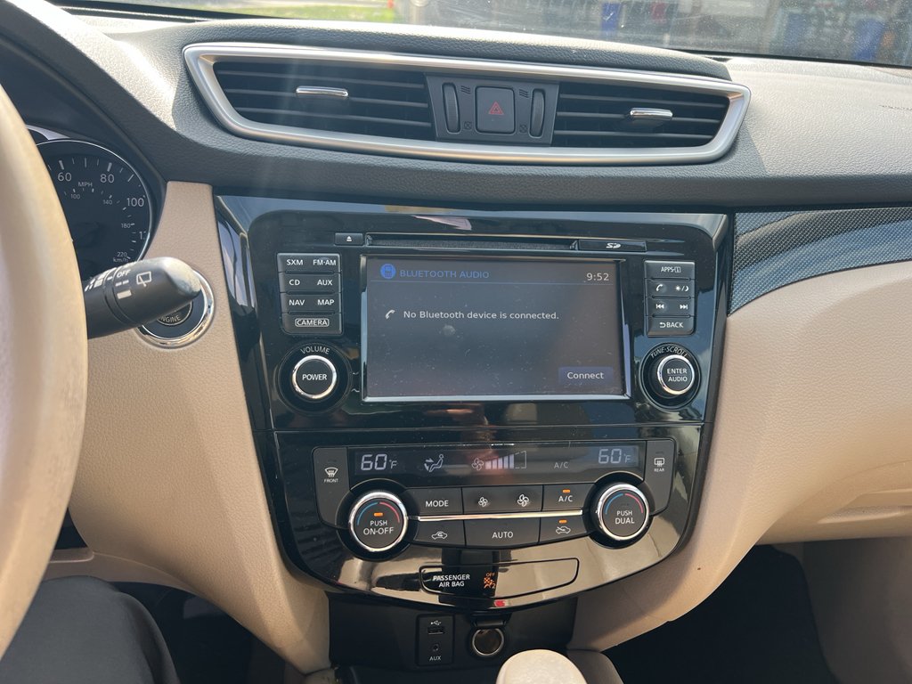 Used 2015 Arctic Blue Metallic Nissan SL image 17