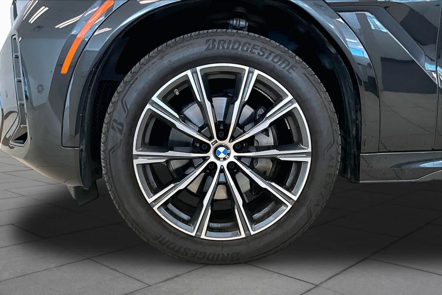 Used 2026 Black Sapphire Metallic BMW xDrive40i image 10