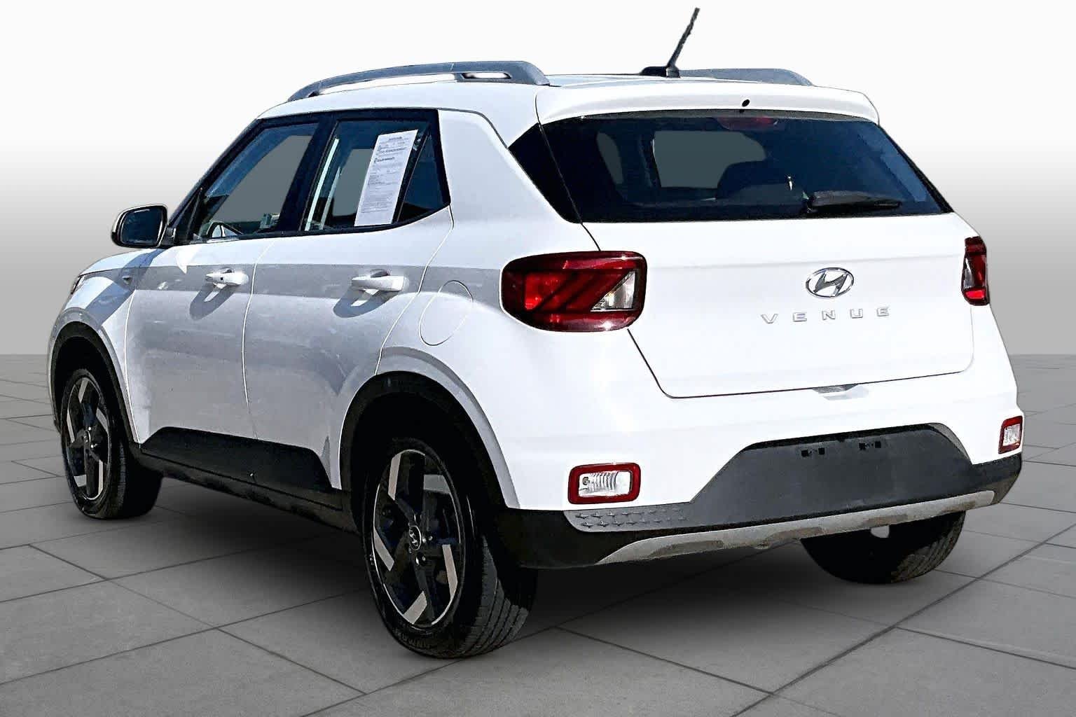 Used 2024 Lunar White Hyundai SEL image 11