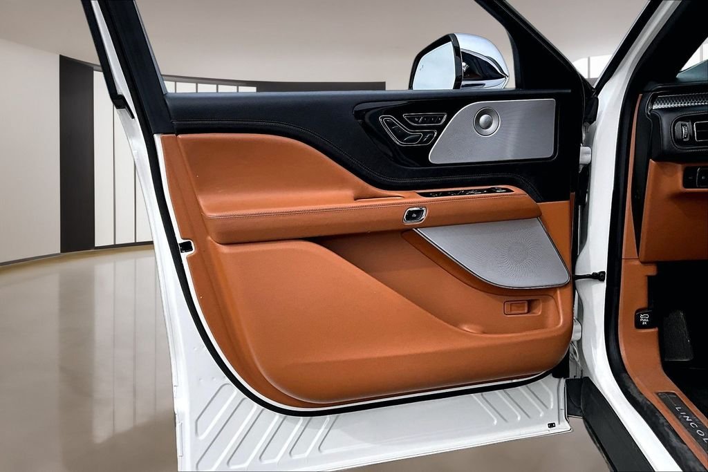 Used 2020 White Lincoln Black Label image 18