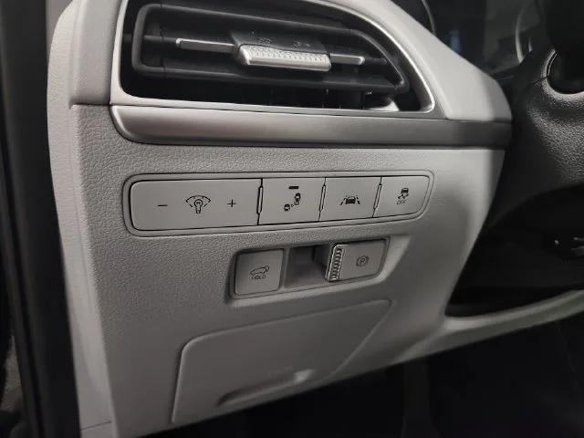 Used 2020 Black Hyundai SEL image 21