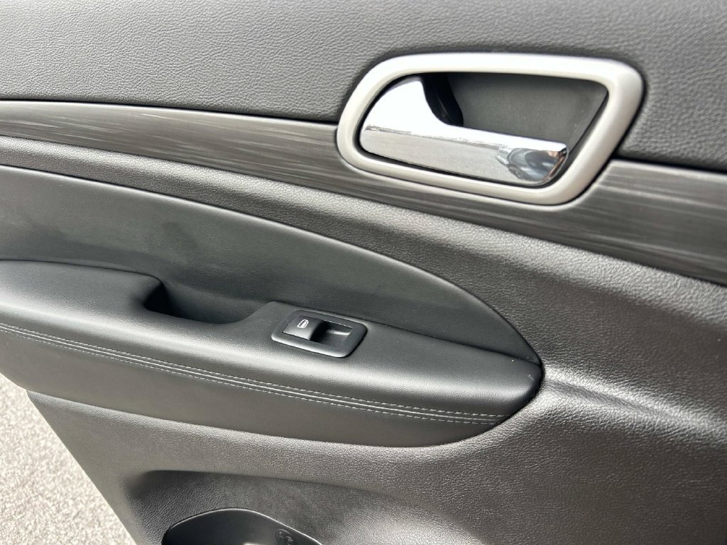 Certified Used 2021 Gray Clearcoat Jeep Laredo X image 17