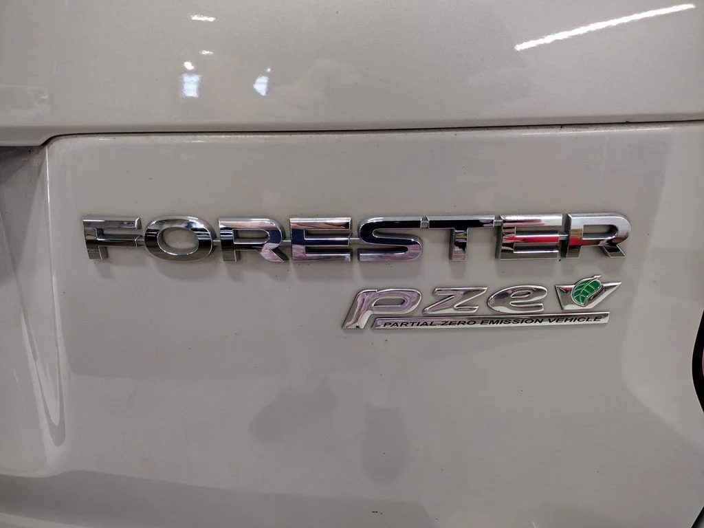 Used 2015 White Subaru 2.5i Premium image 14