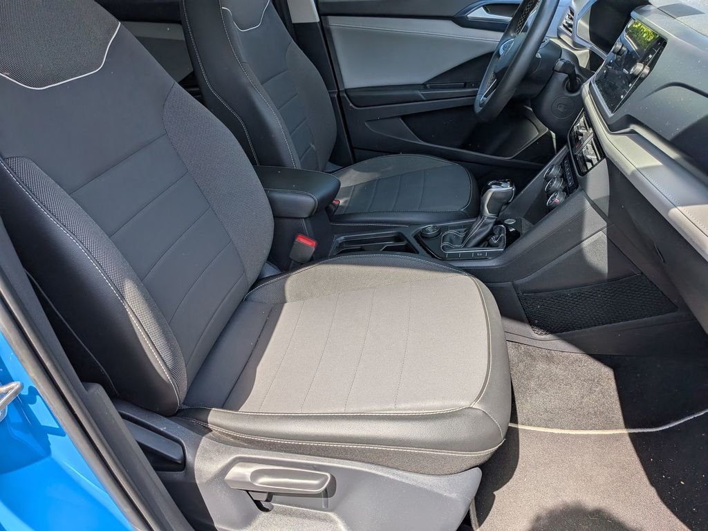 Certified Used 2023 Blue Volkswagen 1.5T SE image 34