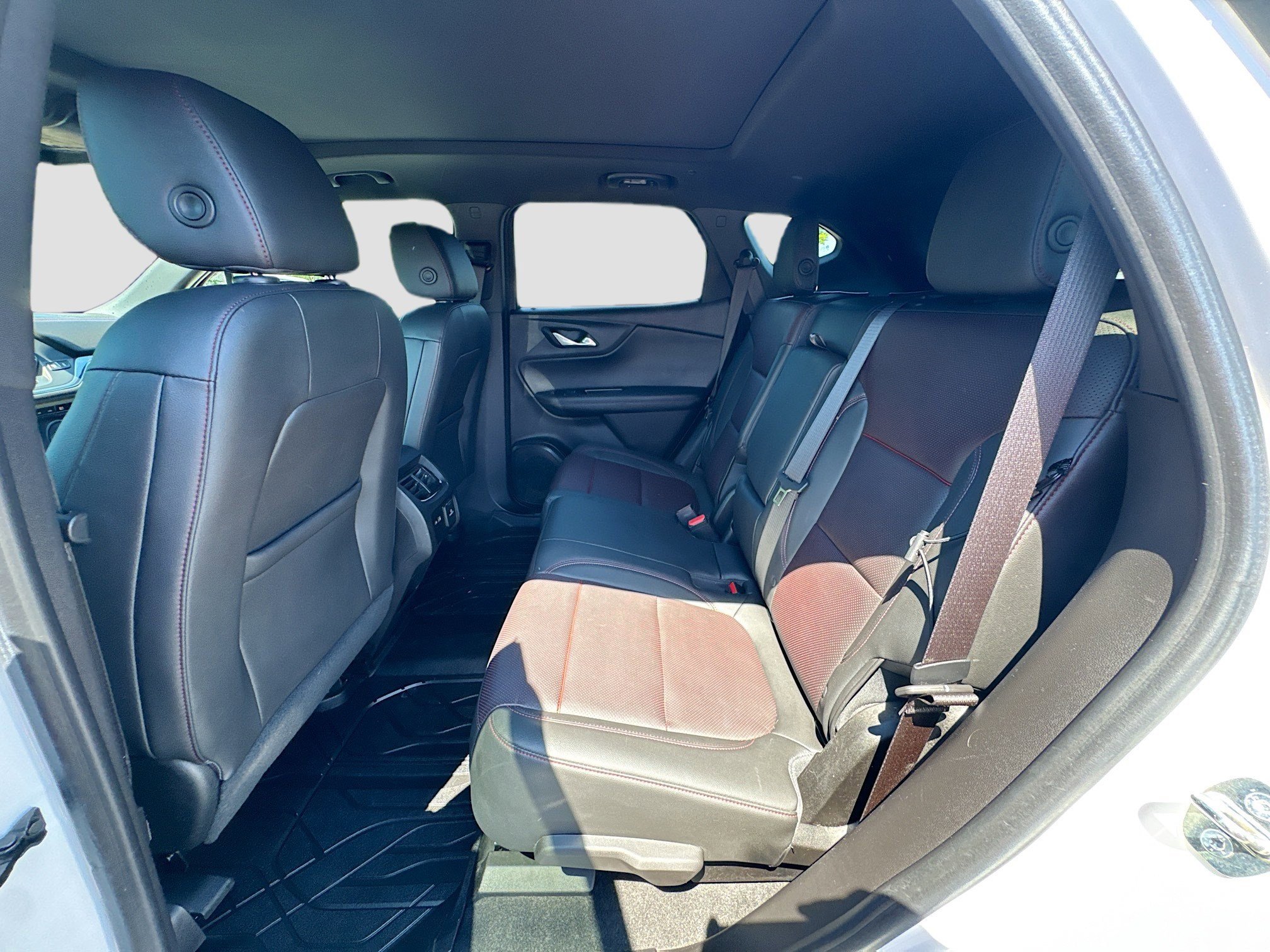 Used 2020 Iridescent Pearl Tricoat Chevrolet RS image 26