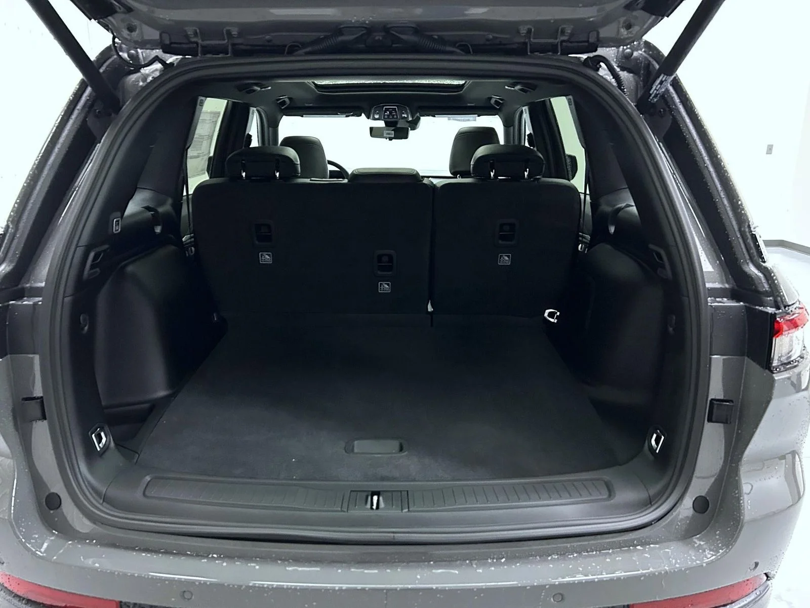 New 2027 Gray Jeep Limited Reserve image 21