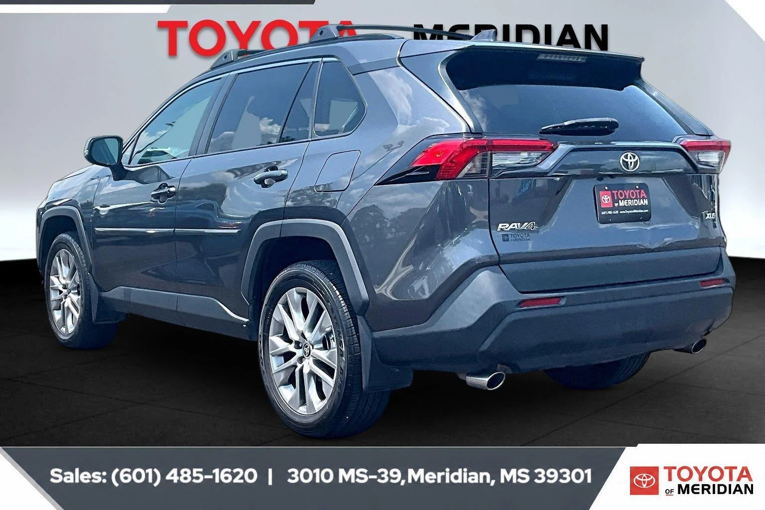 Used 2023 Magnetic Gray Metallic Toyota XLE Premium image 2