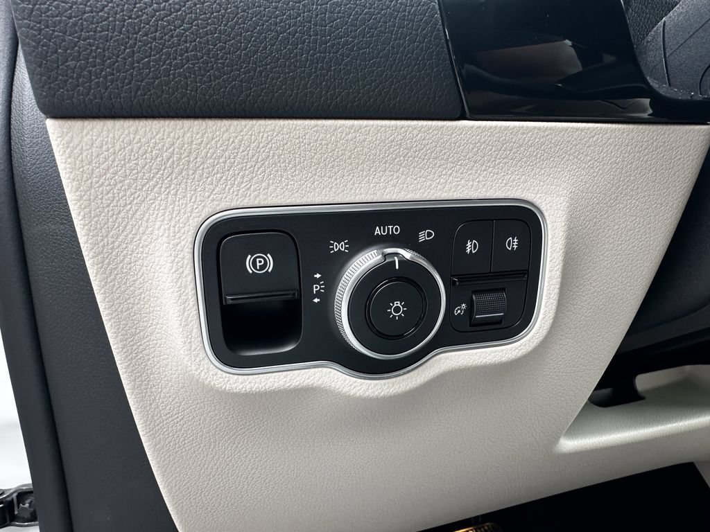 New 2026 Polar White Mercedes-Benz GLA 250 image 36