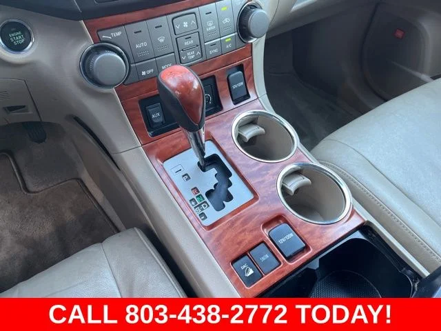 Used 2010 White Toyota Limited image 28
