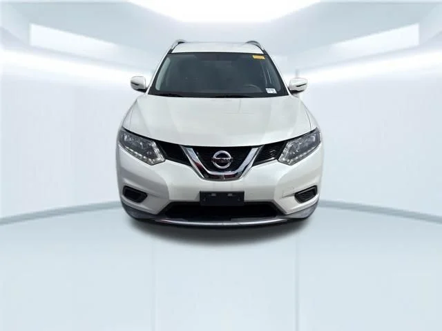 Used 2016 White Nissan SV image 2