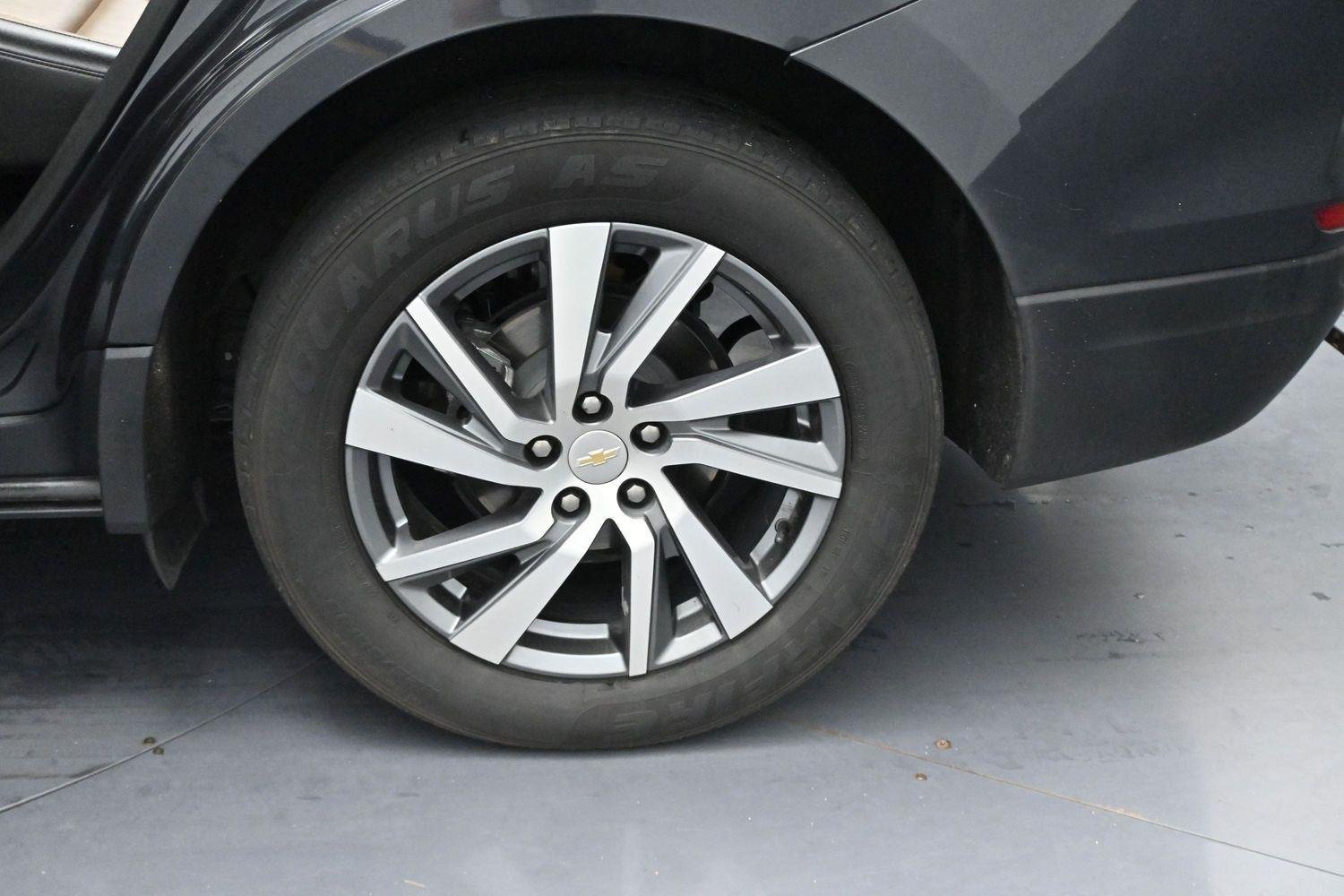 Used 2022 Iron Gray Metallic Chevrolet Premier image 39