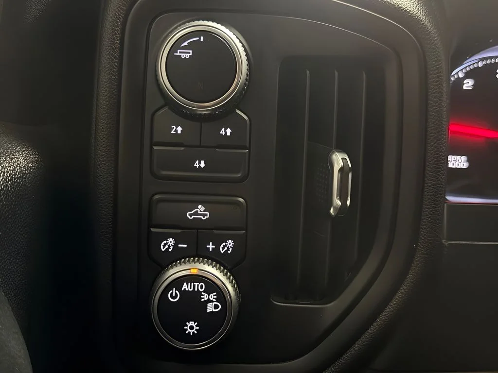 Used 2020 Silver GMC Base image 23