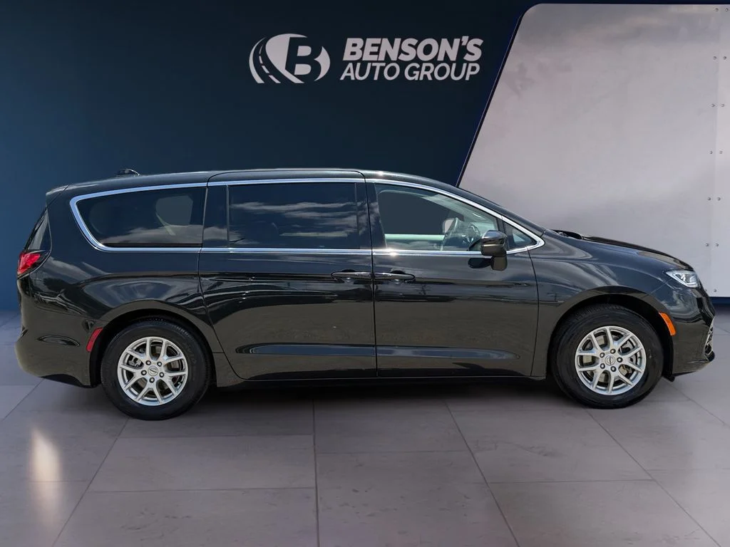 Used 2023 Black Chrysler Touring L image 6