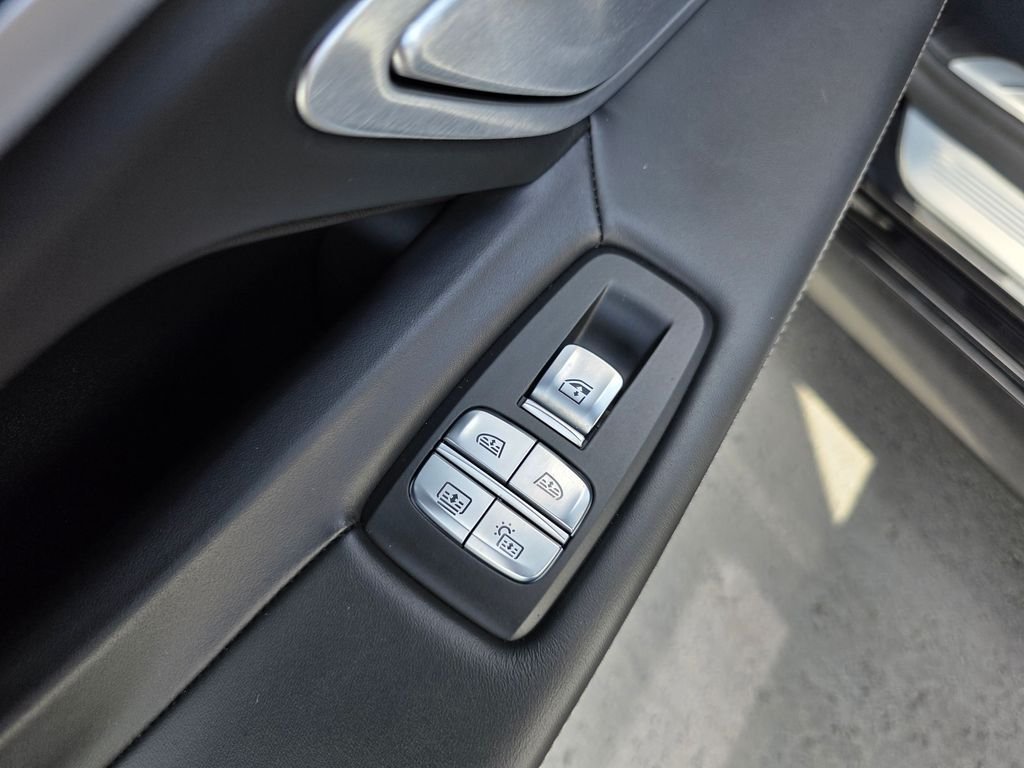 2021 BMW 7 Series M760i - Photo 22