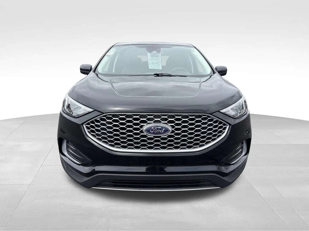 Used 2024 Agate Black Metallic Ford SEL image 9