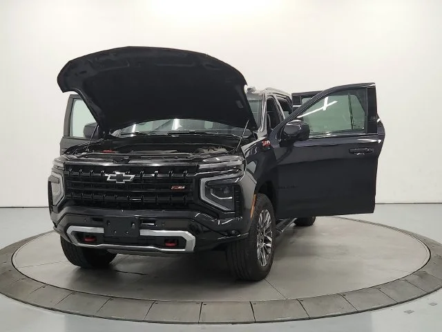 Used 2025 Gray Chevrolet Z71 image 11