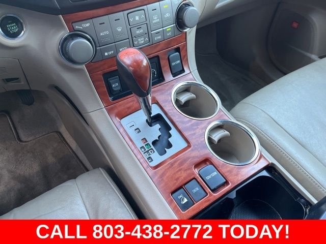 Used 2010 White Toyota Limited image 29
