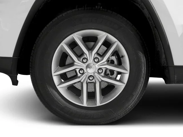 Used 2017 Diamond Black Crystal Pearlcoat Jeep Laredo image 14