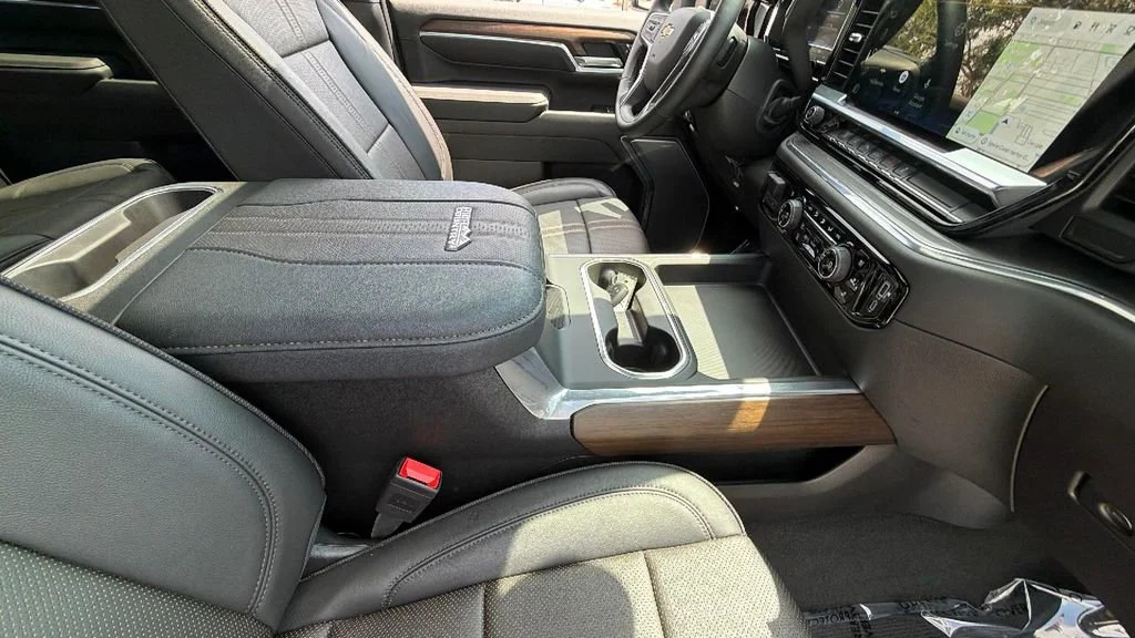 Used 2024 Summit White Chevrolet High Country image 36
