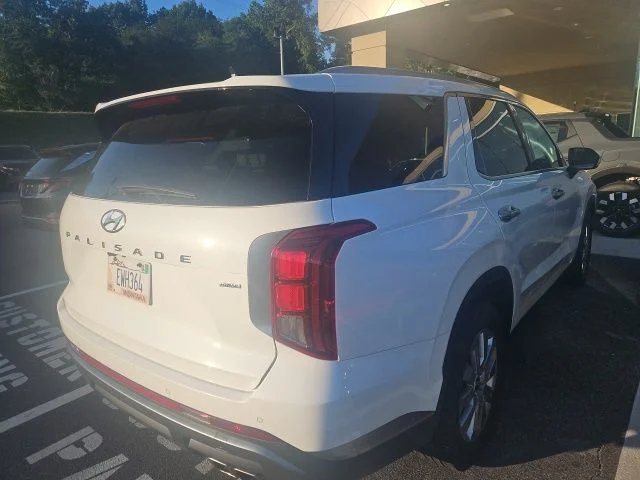 Used 2025 White Hyundai SEL image 6