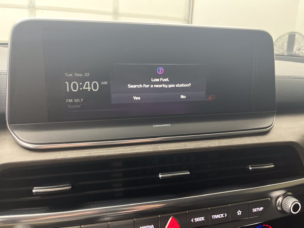 Used 2022 White Kia EX image 20