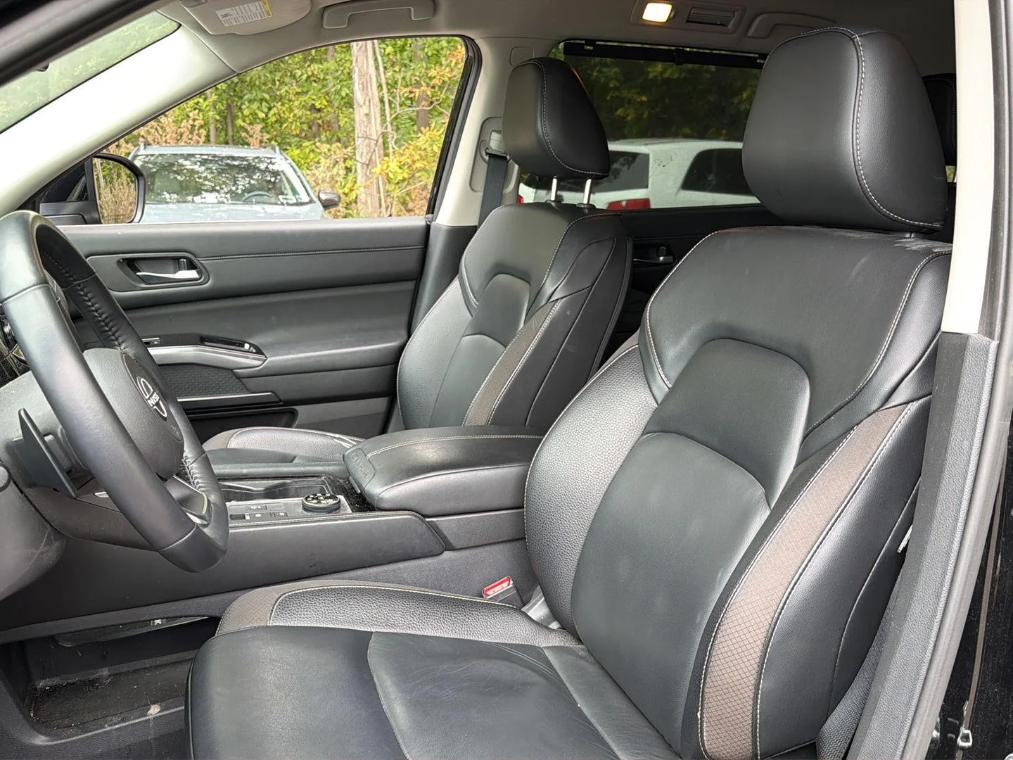 Used 2023 Super Black Nissan SL image 14