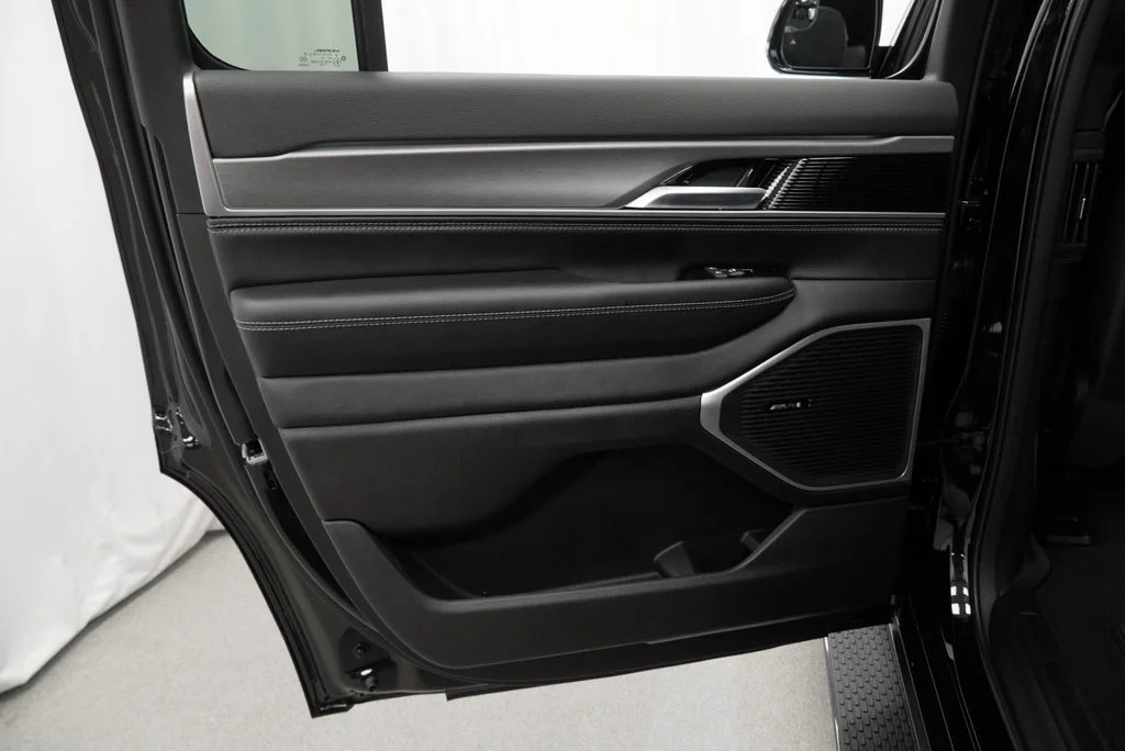New 2026 High Gloss Black Exterior Paint Jeep  image 31