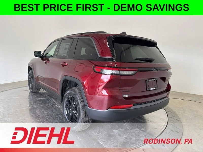 New 2026 Velvet Red Pearl-Coat Exterior Paint Jeep Altitude image 5