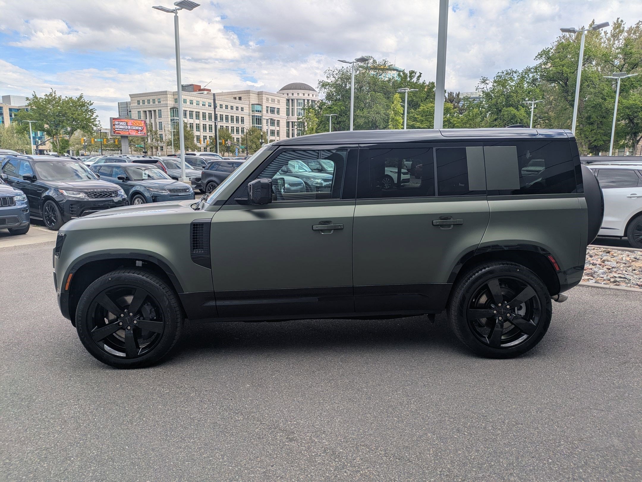 New 2026 Woolstone Green Land Rover P500 X-Dynamic SE image 9