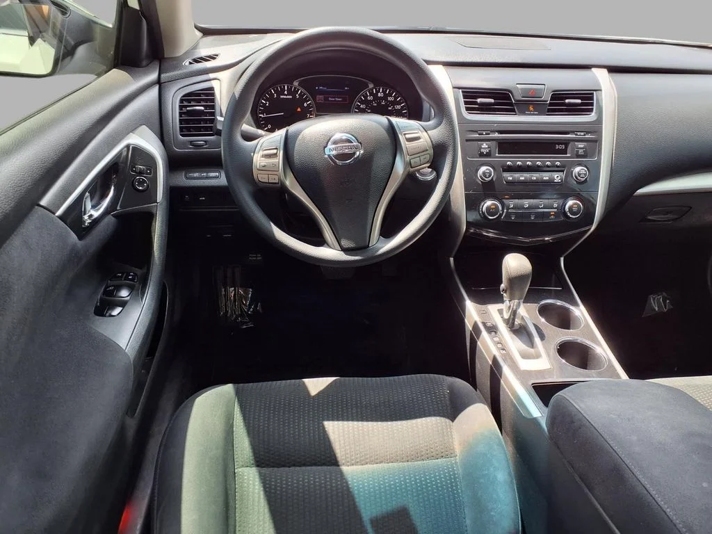 Used 2014 White Nissan 2.5 S image 4