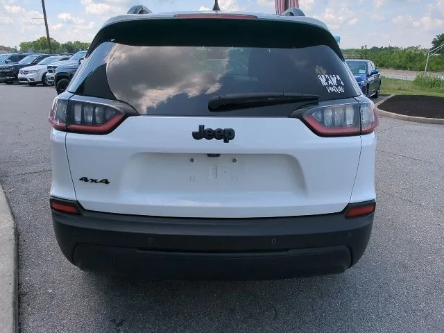 Certified Used 2021 White Jeep Latitude Plus image 27