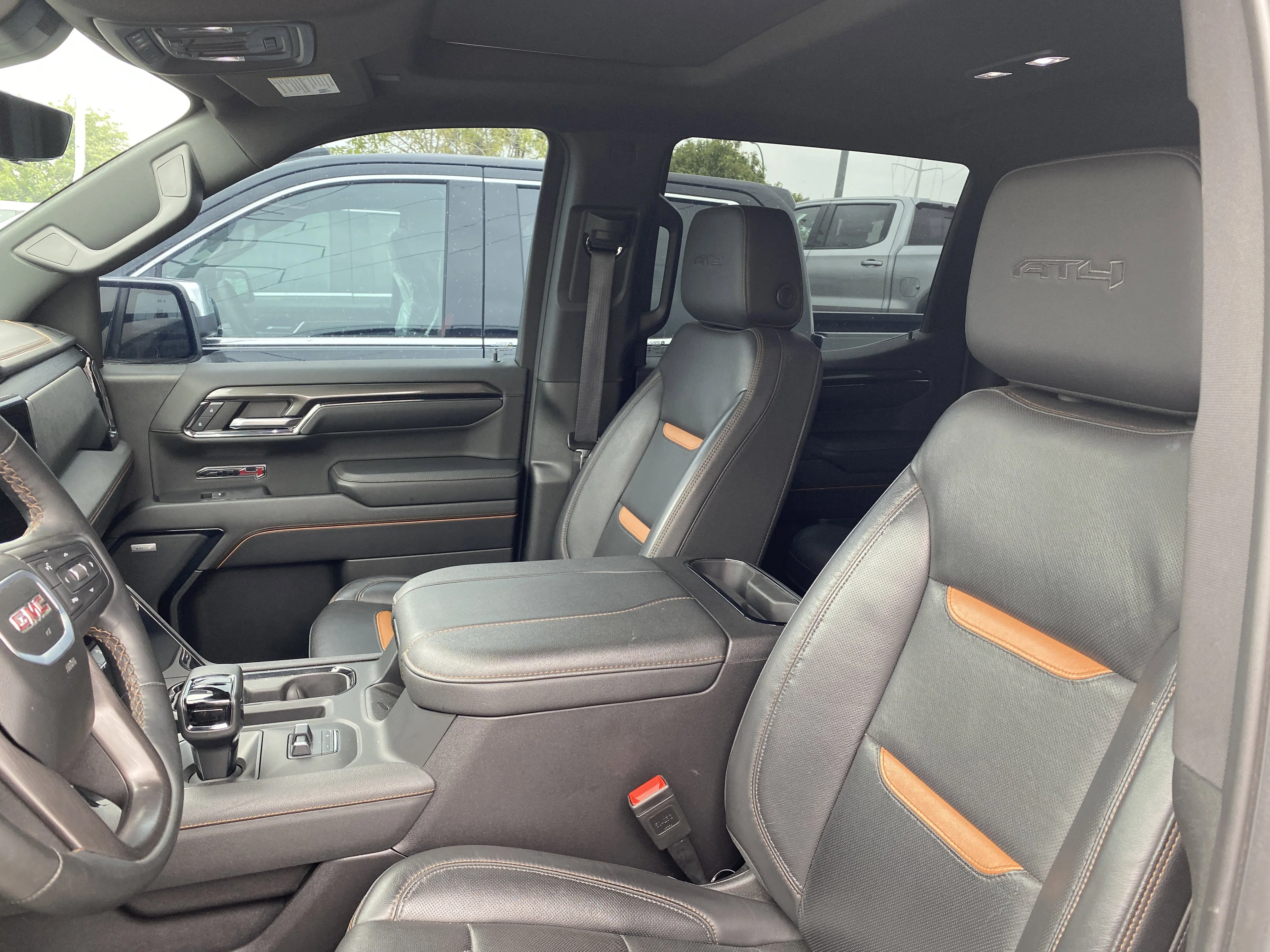Used 2024 White GMC Crew Cab AT4 * 3.0L DIESEL * PREMIUM PKG * TECH PACKAGE * image 2