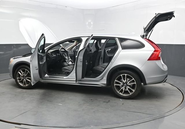 Used 2017 Silver Volvo T5 image 46