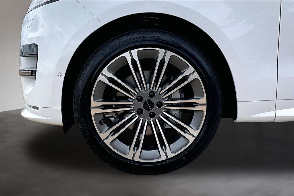 New 2026 Fuji White Land Rover Dynamic SE image 12