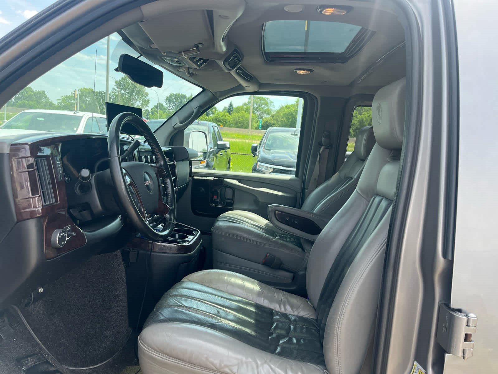 Used 2012 STEEL GRAY METALLIC GMC YF7 Upfitter image 6