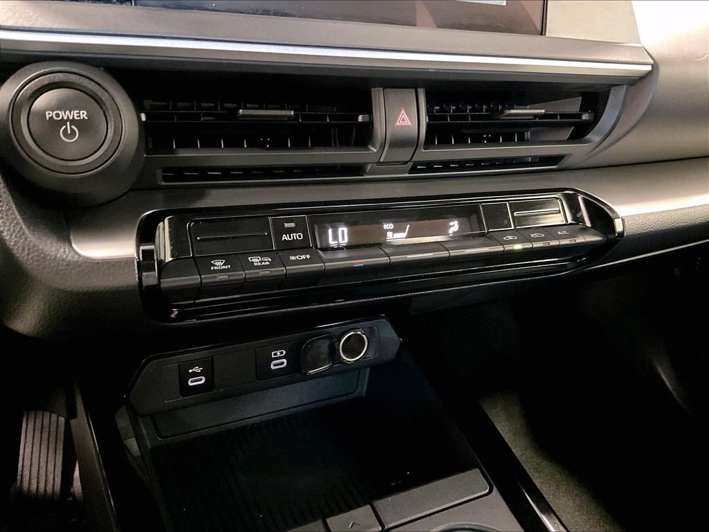 Used 2025  Toyota LE image 25
