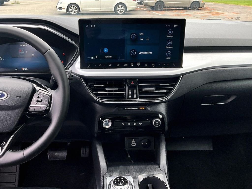 Used 2025 Black Metallic Ford Platinum image 18